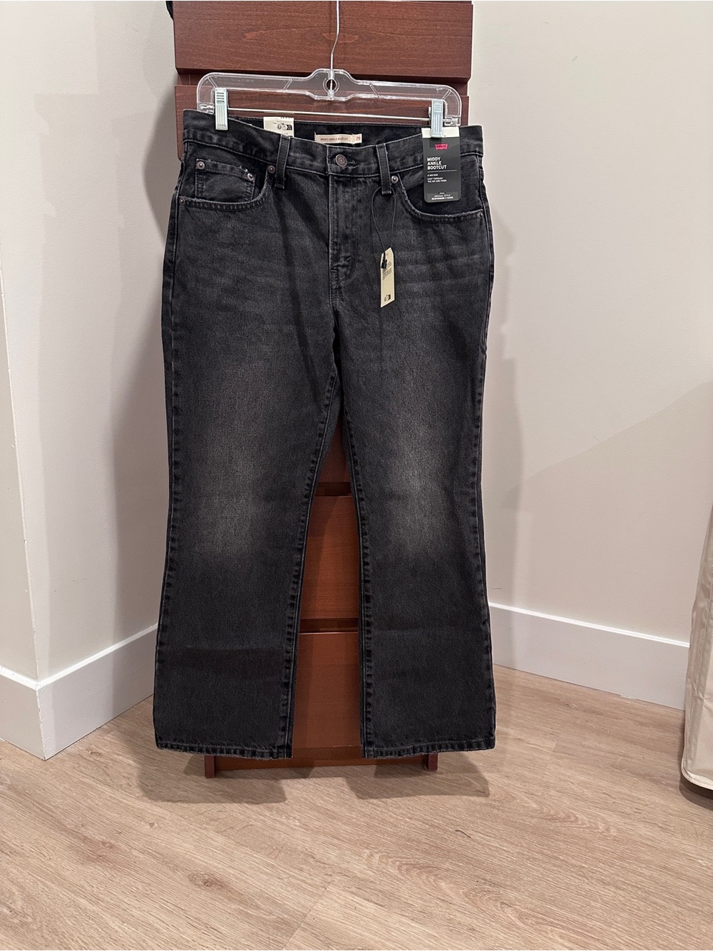 Levi’s BNWT Women’s Black Middy Boot Cut Jeans